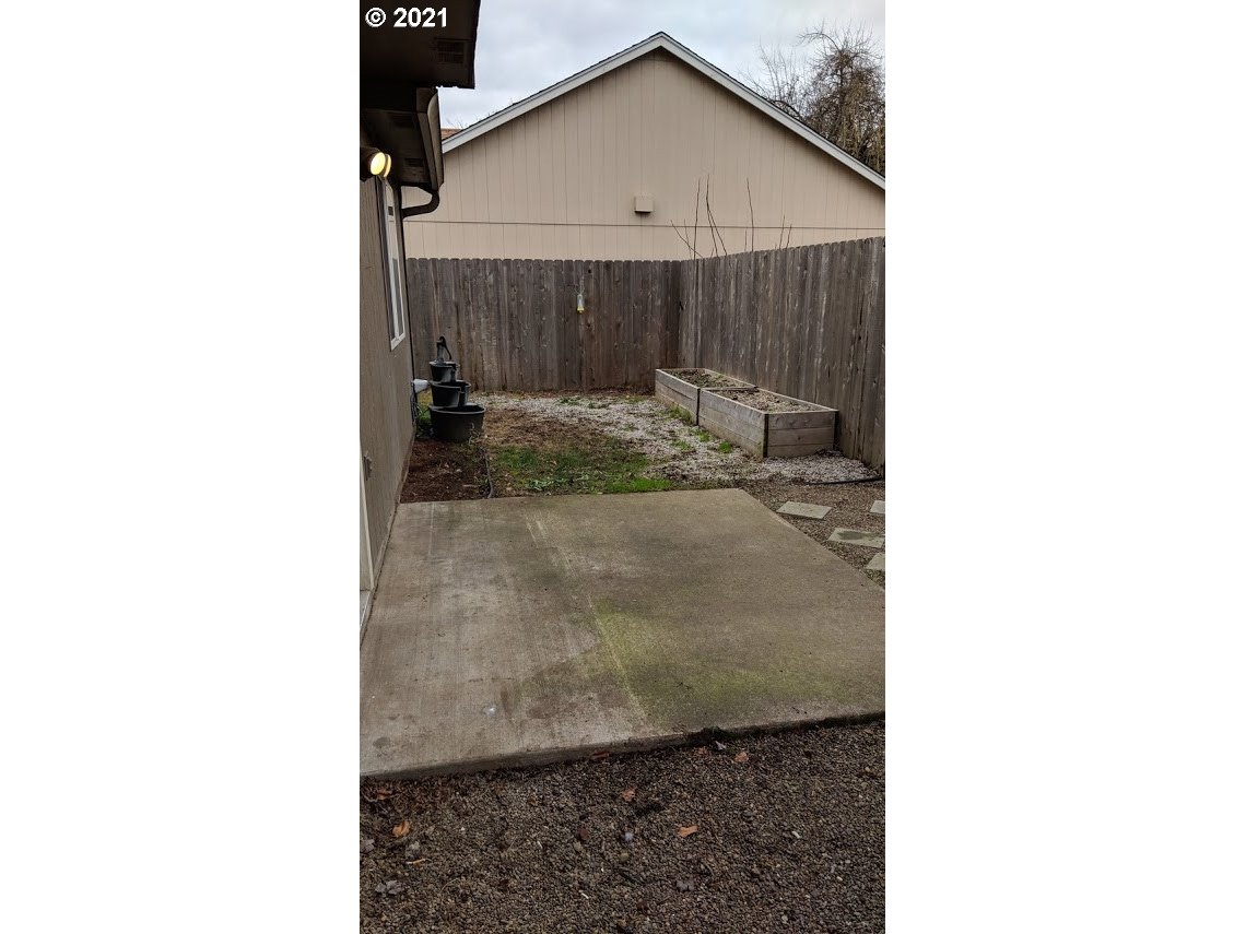 2068 Scott Road Springfield, OR 97477 - Photo 11 of 22