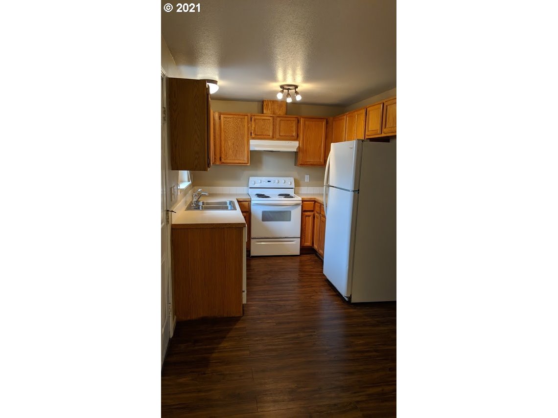 2068 Scott Road Springfield, OR 97477 - Photo 5 of 22
