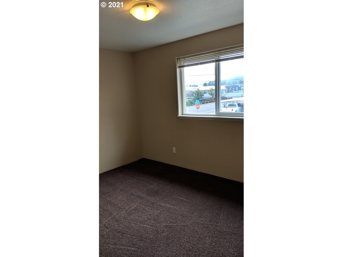 2068 Scott Road Springfield, OR 97477 - Photo 8 of 22