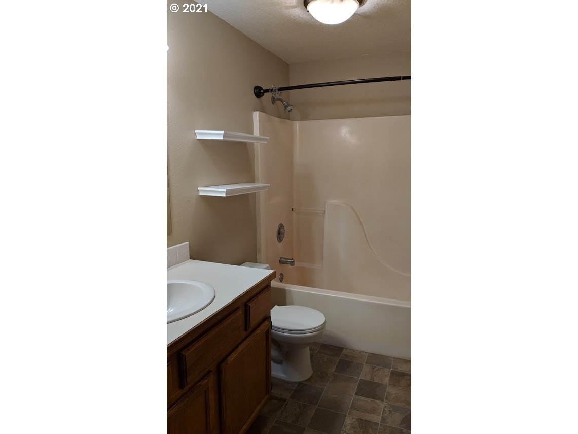 2068 Scott Road Springfield, OR 97477 - Photo 9 of 22