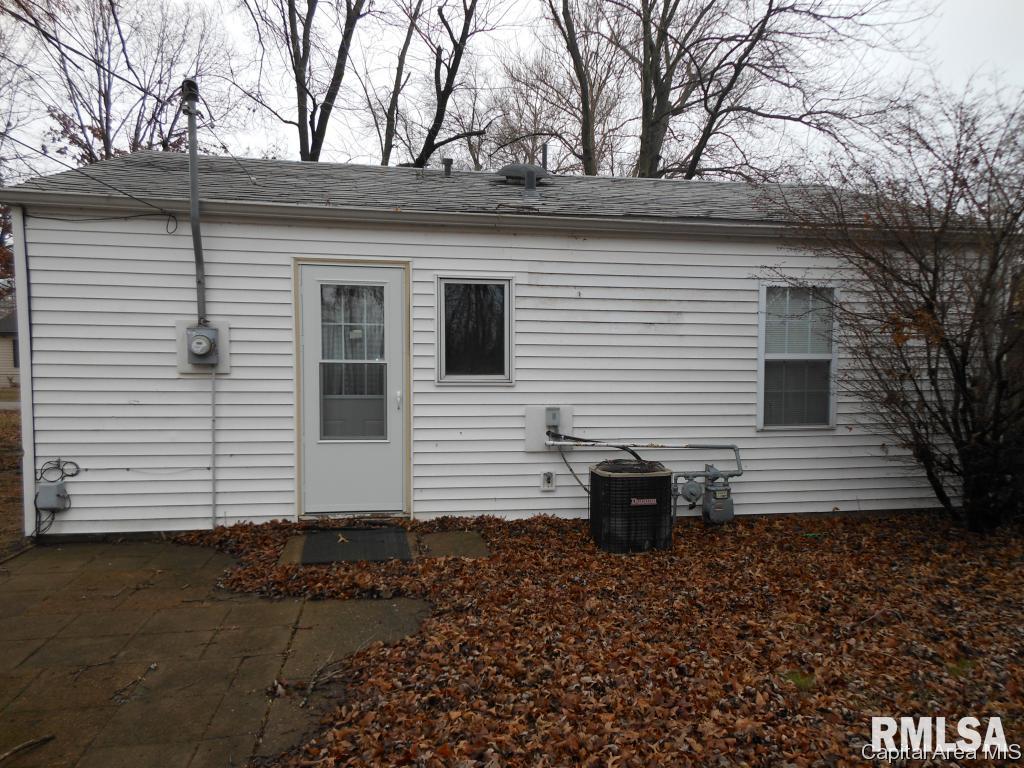 12 Goodwin Court Springfield, IL 62704 - Photo 3 of 4