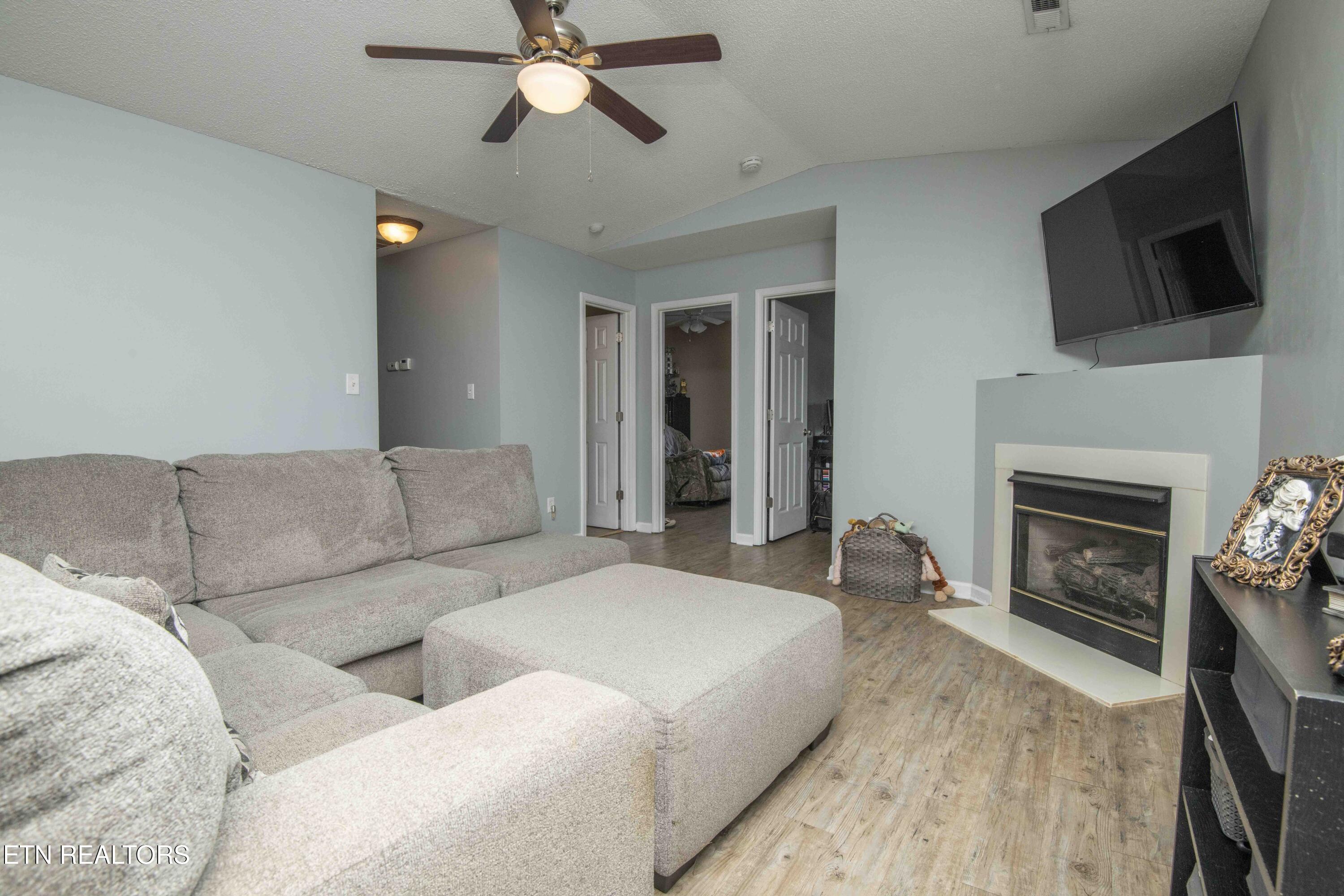 7532 Gary White Road Corryton, TN 37721 - Photo 4 of 24 living 1_1