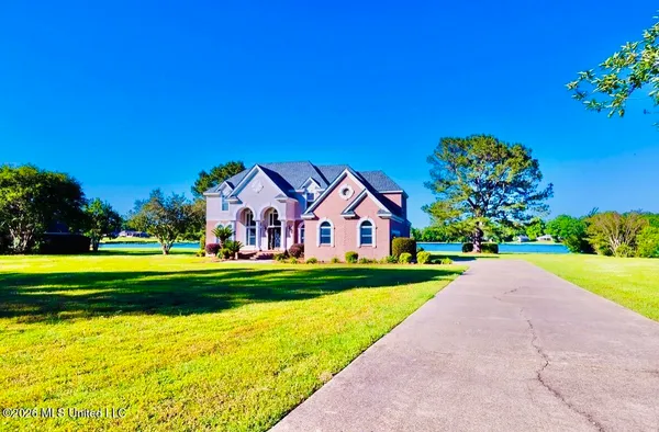 $650,000 | 15 Lakeshore Drive, Laurel, MS 39443
