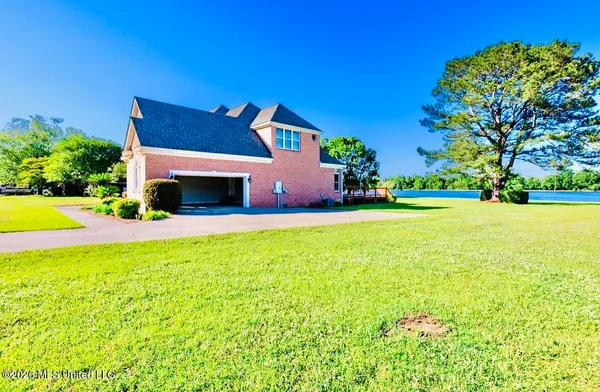$650,000 | 15 Lakeshore Drive, Laurel, MS 39443