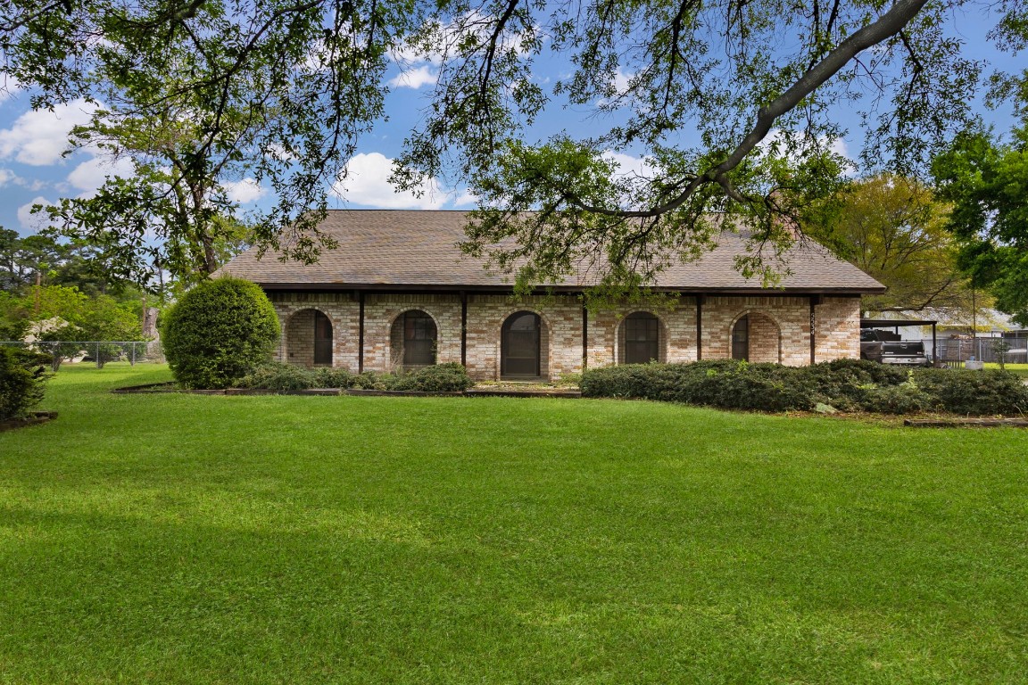 5534 Avanak Street Spring, TX 77389 - Photo 2 of 13 This beautiful home/ potential office space and commercial lot boast the quite country feel behind a beautiful large oak tree, Sip on your natural well water and enjoy the best of the city and country.