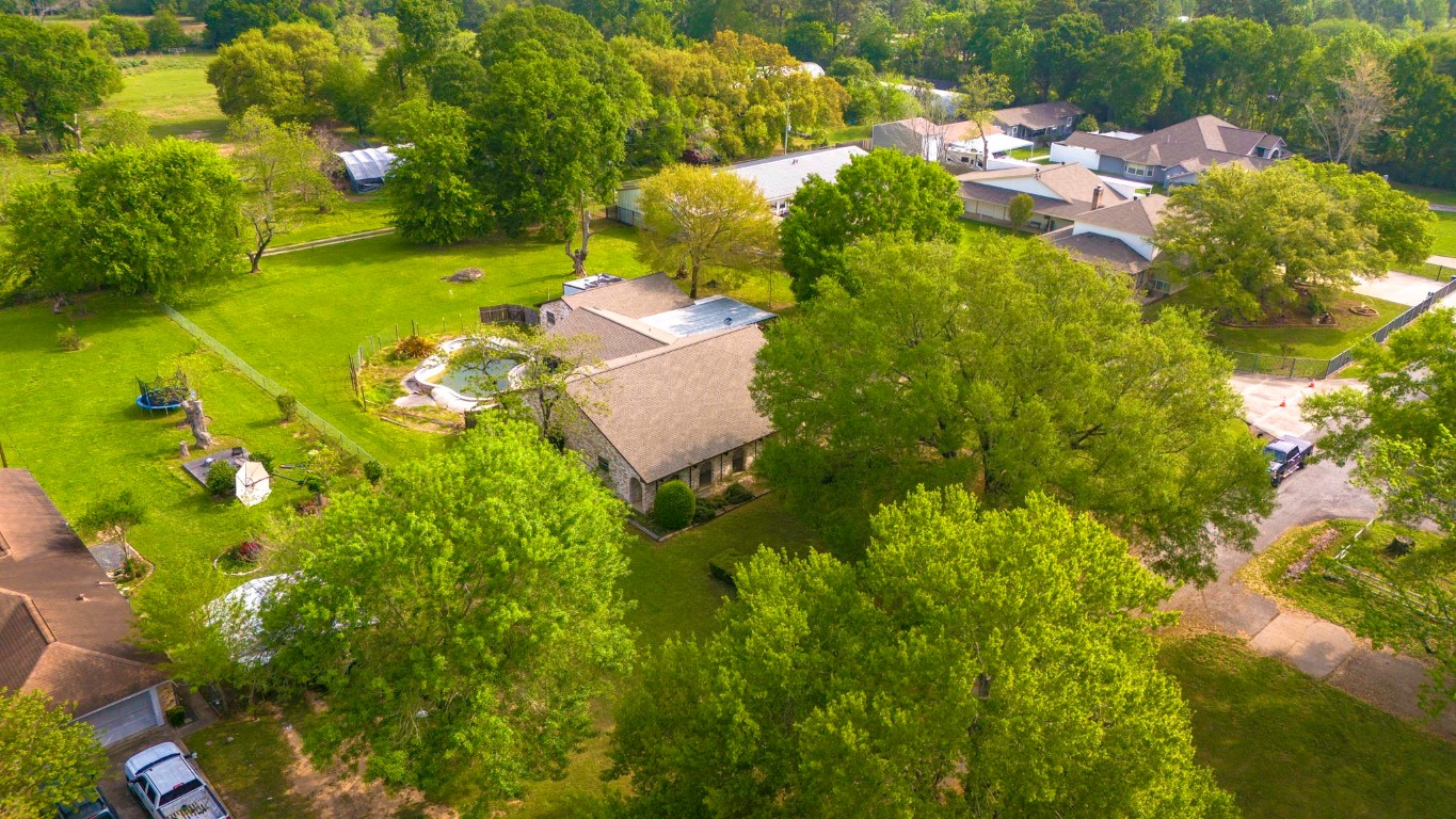 5534 Avanak Street Spring, TX 77389 - Photo 10 of 13 Gorgeous properties and neighbors. Horses neighboring in the back, good soils and water, home businesses, my clients grew up on this street and loved the memories made here.