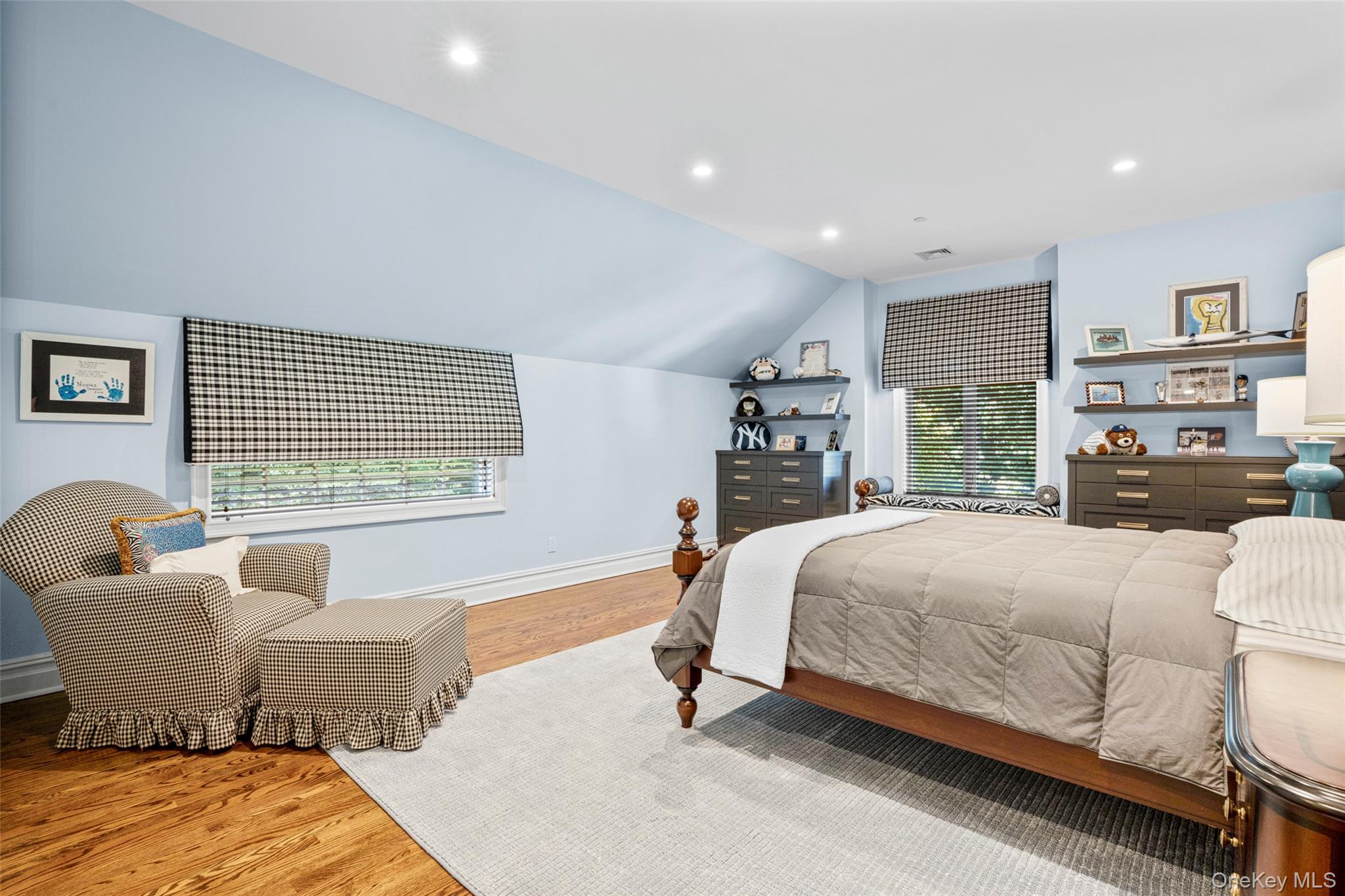 23 Pheasant Drive Rye, NY 10580 - Photo 20 of 35 En-suite bedroom with beautiful custom designed window seat