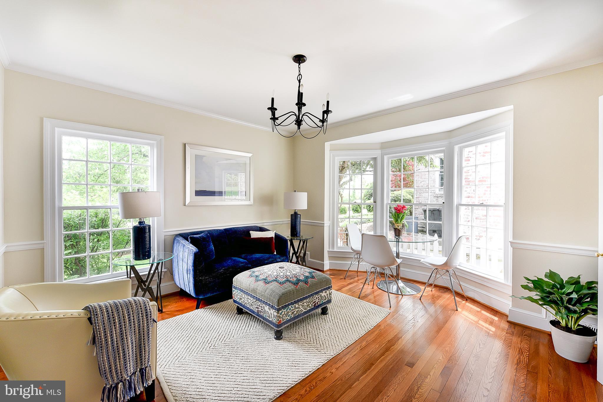 6028 Fort Hunt Road Alexandria, VA 22307 - Photo 15 of 42 Great room off kitchen for eating or relaxing.
