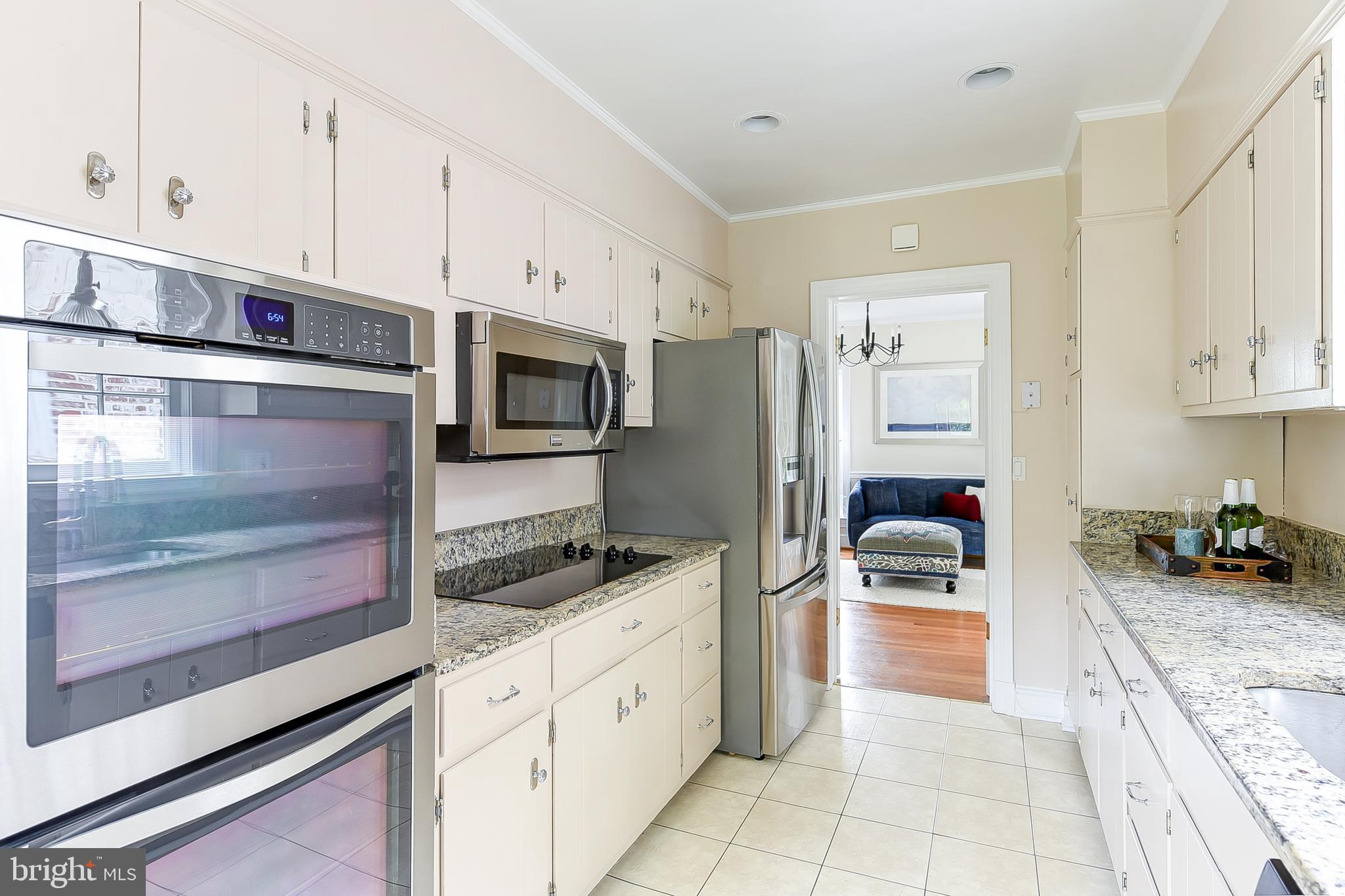 6028 Fort Hunt Road Alexandria, VA 22307 - Photo 17 of 42 Updated Kiitchen, stainless and granite.