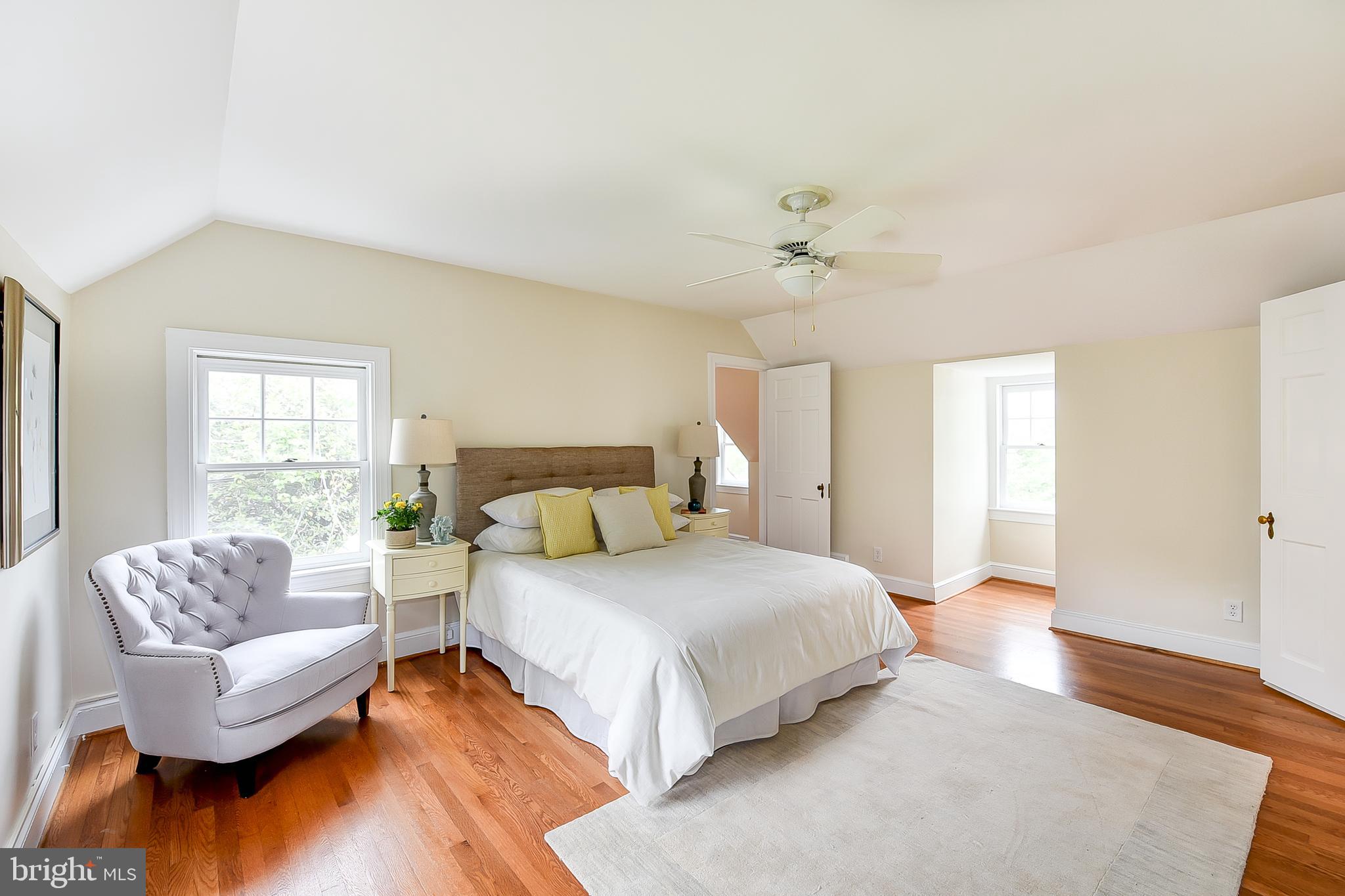 6028 Fort Hunt Road Alexandria, VA 22307 - Photo 19 of 42 Spacious master bedroom