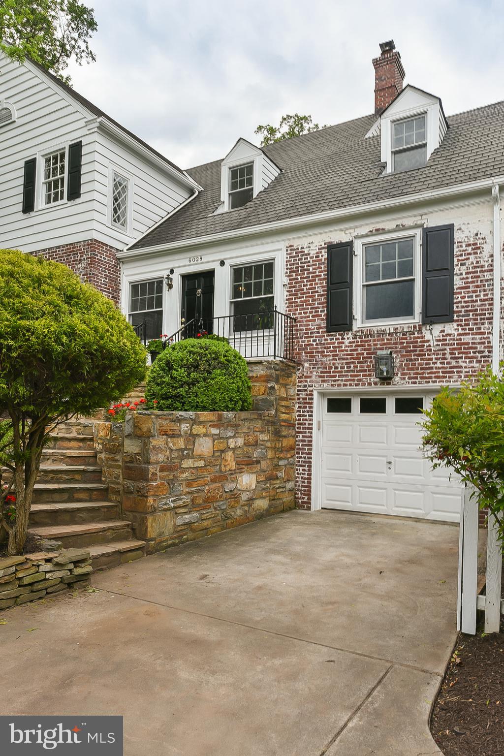 6028 Fort Hunt Road Alexandria, VA 22307 - Photo 3 of 42 Attached garage.