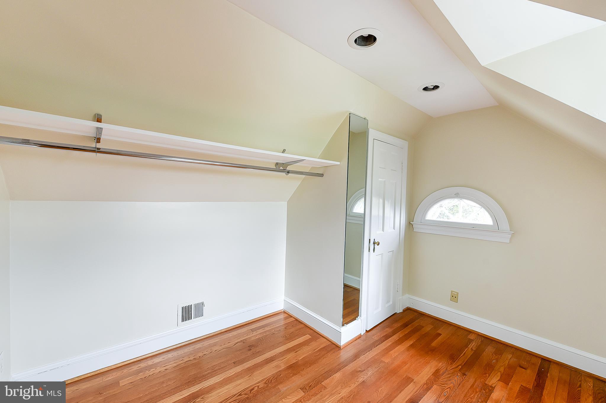 6028 Fort Hunt Road Alexandria, VA 22307 - Photo 23 of 42 Huge closet in Master could be small office.
