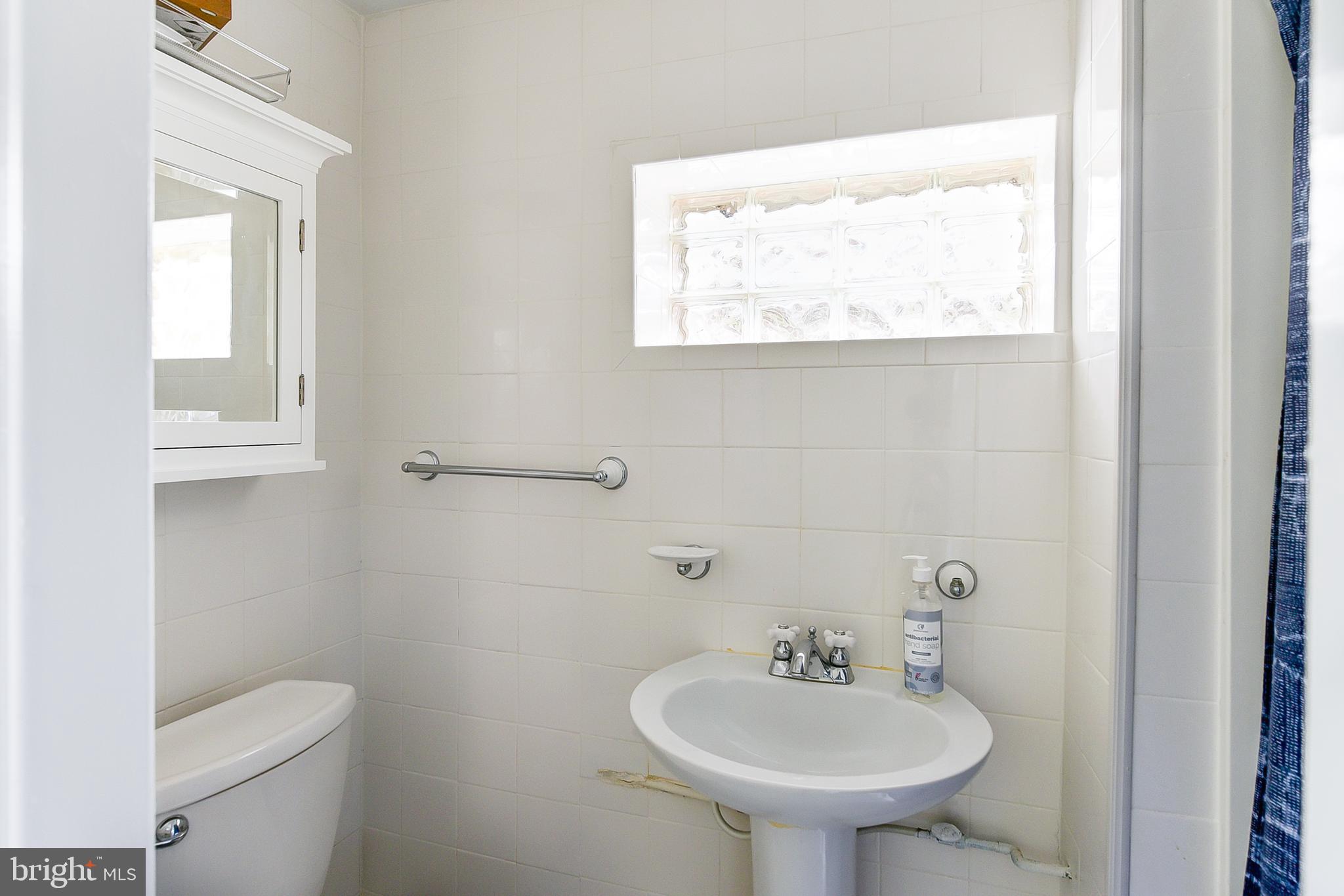 6028 Fort Hunt Road Alexandria, VA 22307 - Photo 33 of 42 Full bath in lower level.