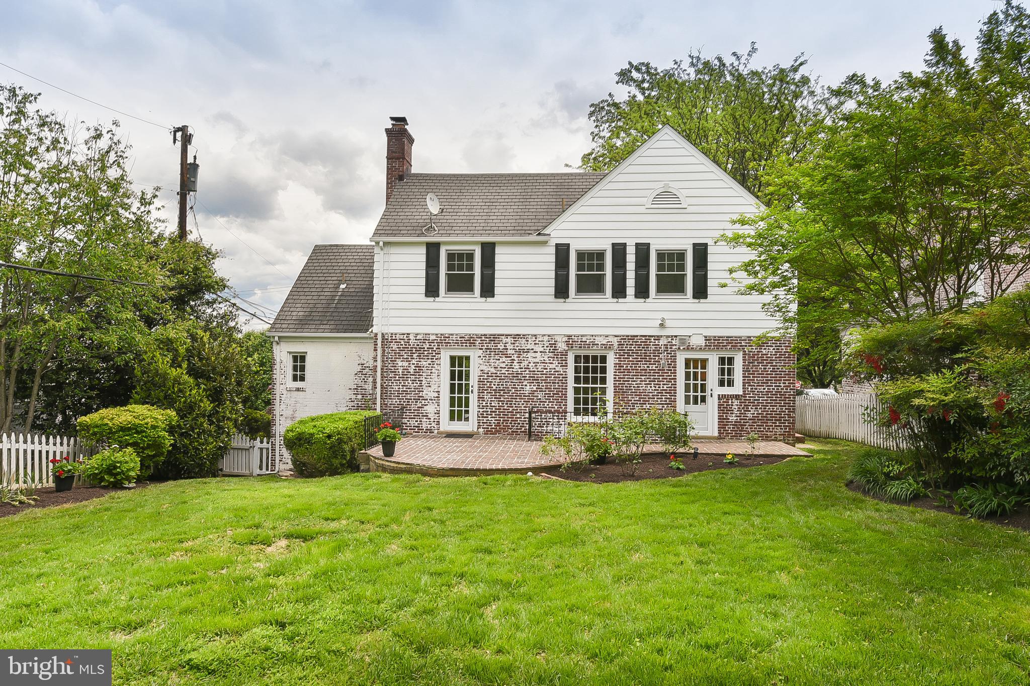 6028 Fort Hunt Road Alexandria, VA 22307 - Photo 35 of 42 Great back yard for parties or quiet relaxation.