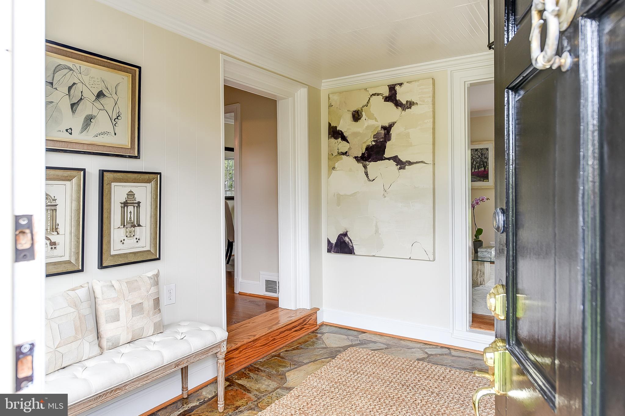 6028 Fort Hunt Road Alexandria, VA 22307 - Photo 7 of 42 Large and gracious foyer