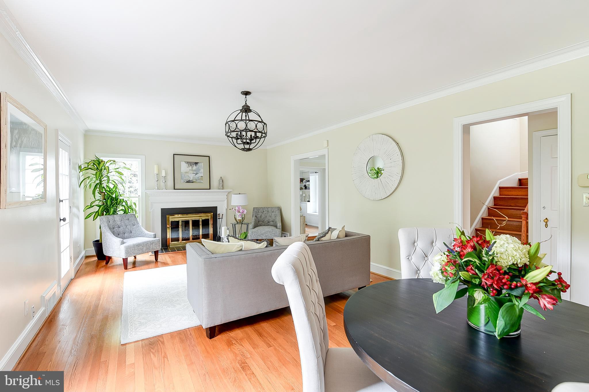 6028 Fort Hunt Road Alexandria, VA 22307 - Photo 10 of 42 Oversized living and dining area.