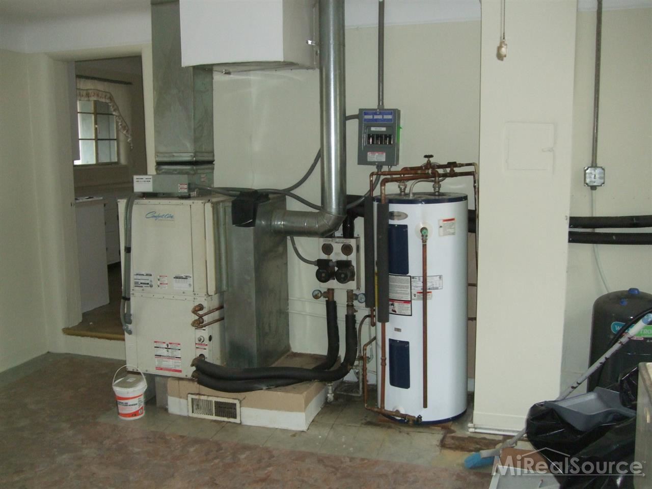 7753 Kitchen Goodells, MI 48027 - Photo 5 of 10 31190440-4.JPG