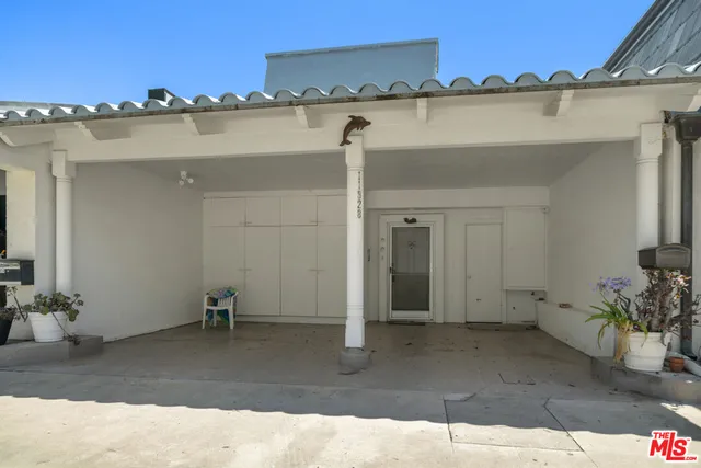 a view of a house with a yard and garage