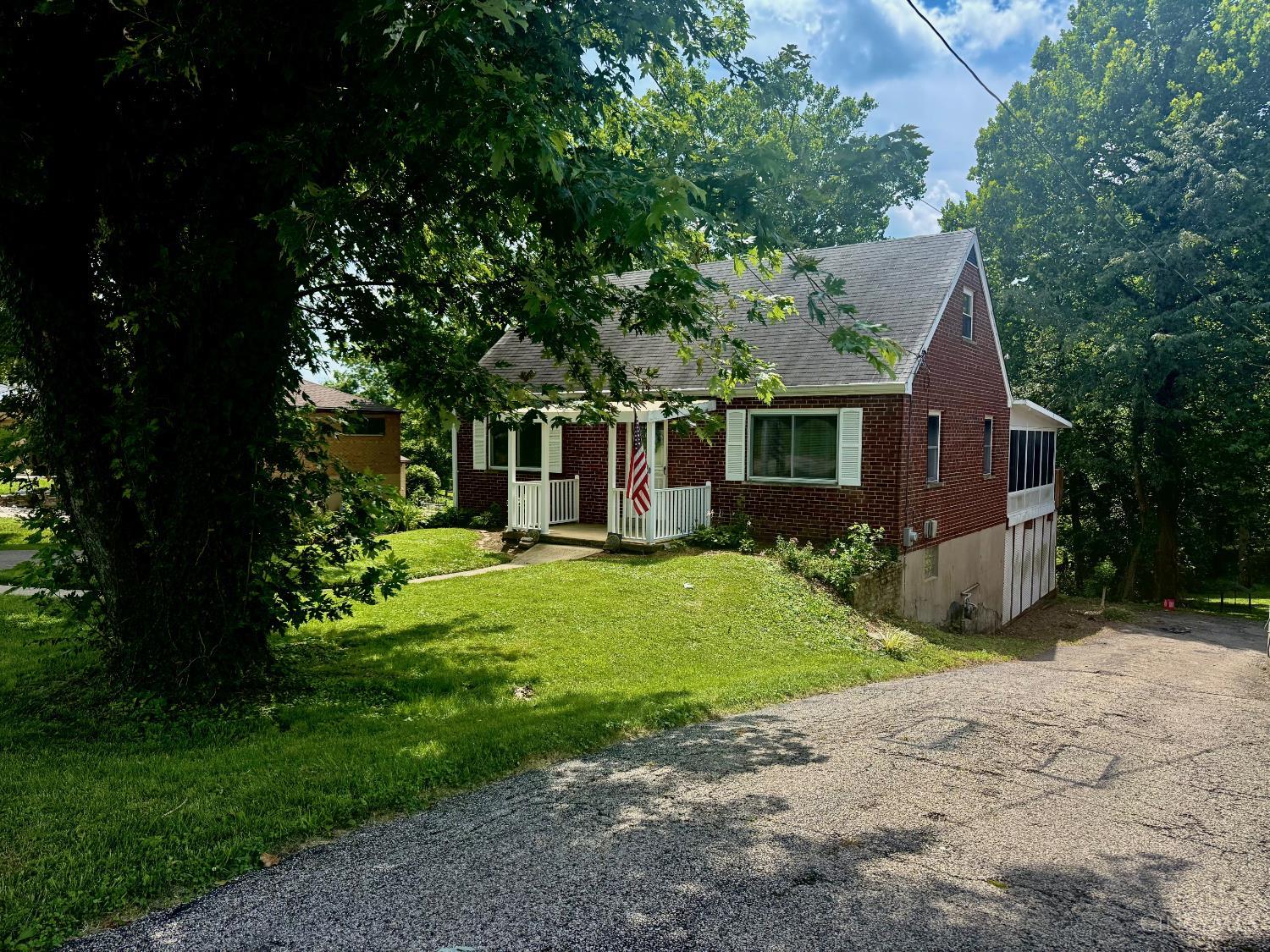 3177 Ebenezer Road Cincinnati, OH 45248 - Photo 2 of 32
