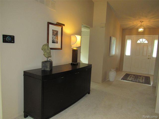 3056 Rolling Green Circle South Rochester Hills, MI 48309 - Photo 10 of 28