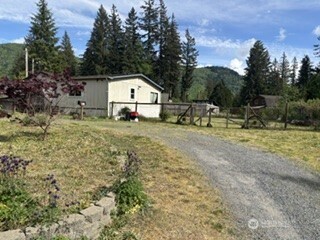 8472 Cimarron Way Maple Falls, WA 98266 - Photo 3 of 9