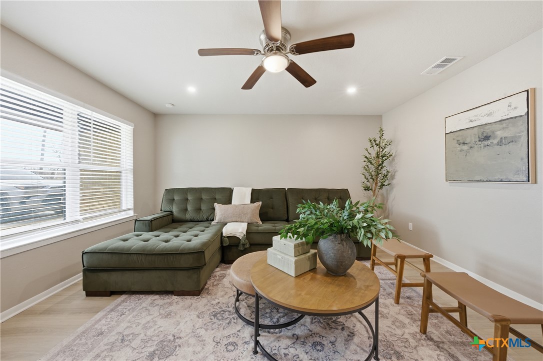 6950 Stallion Road Temple, TX 76501 - Photo 19 of 41 a living room with furniture and a potted plant