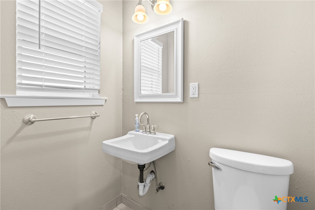 6950 Stallion Road Temple, TX 76501 - Photo 34 of 41 a bathroom with a toilet sink and mirror