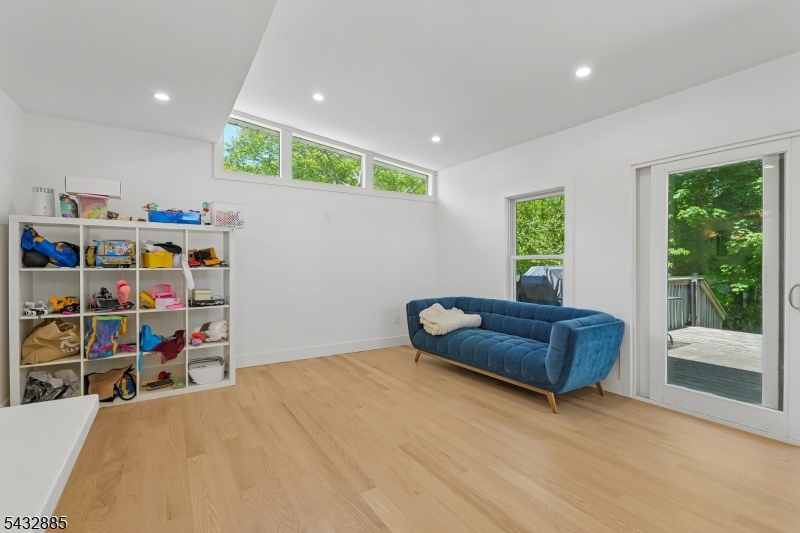 215 Exeter Way Hillside, NJ 07205 - Photo 12 of 34