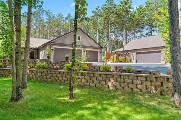 $789,900 | 863 Maple Leaf Trail, Sobieski, WI 54171
