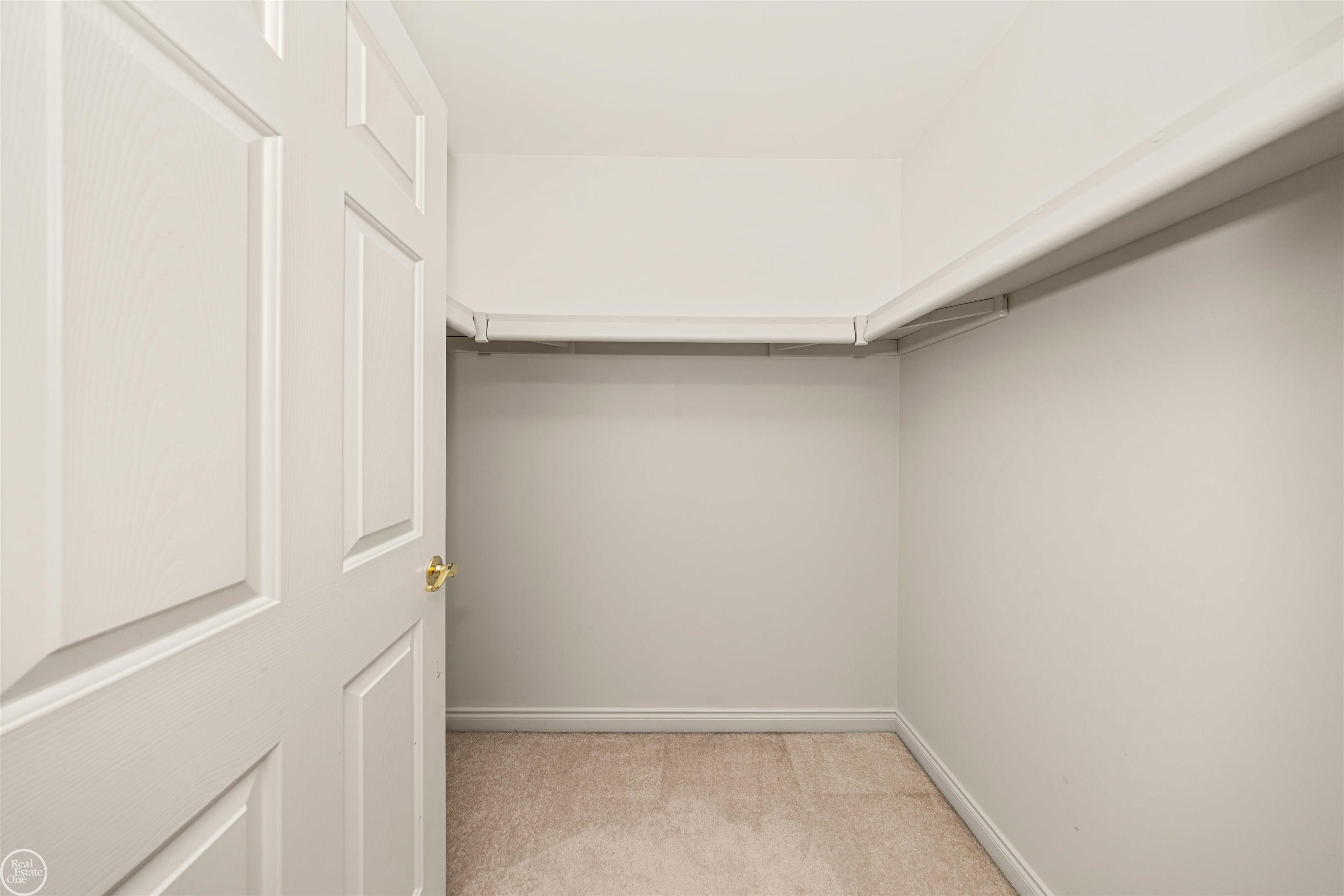 50442 Nesting Ridge Drive Macomb, MI 48044 - Photo 27 of 54 50168039-0ce7d5e2-1085-4e55-a7b8-6d0835480f1e.JPG
