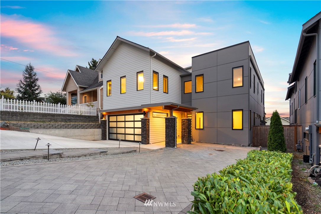 923 North 28th Place Renton, WA 98056 - Photo 1 of 40 Gallery Image 1