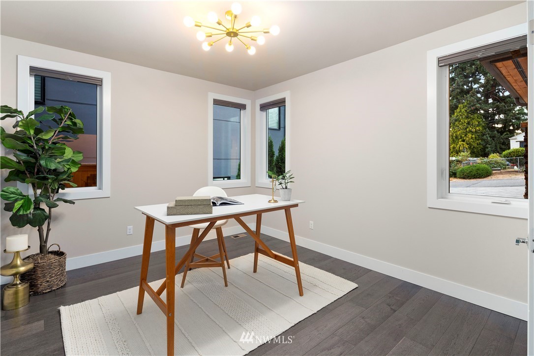 923 North 28th Place Renton, WA 98056 - Photo 3 of 40 Gallery Image 3