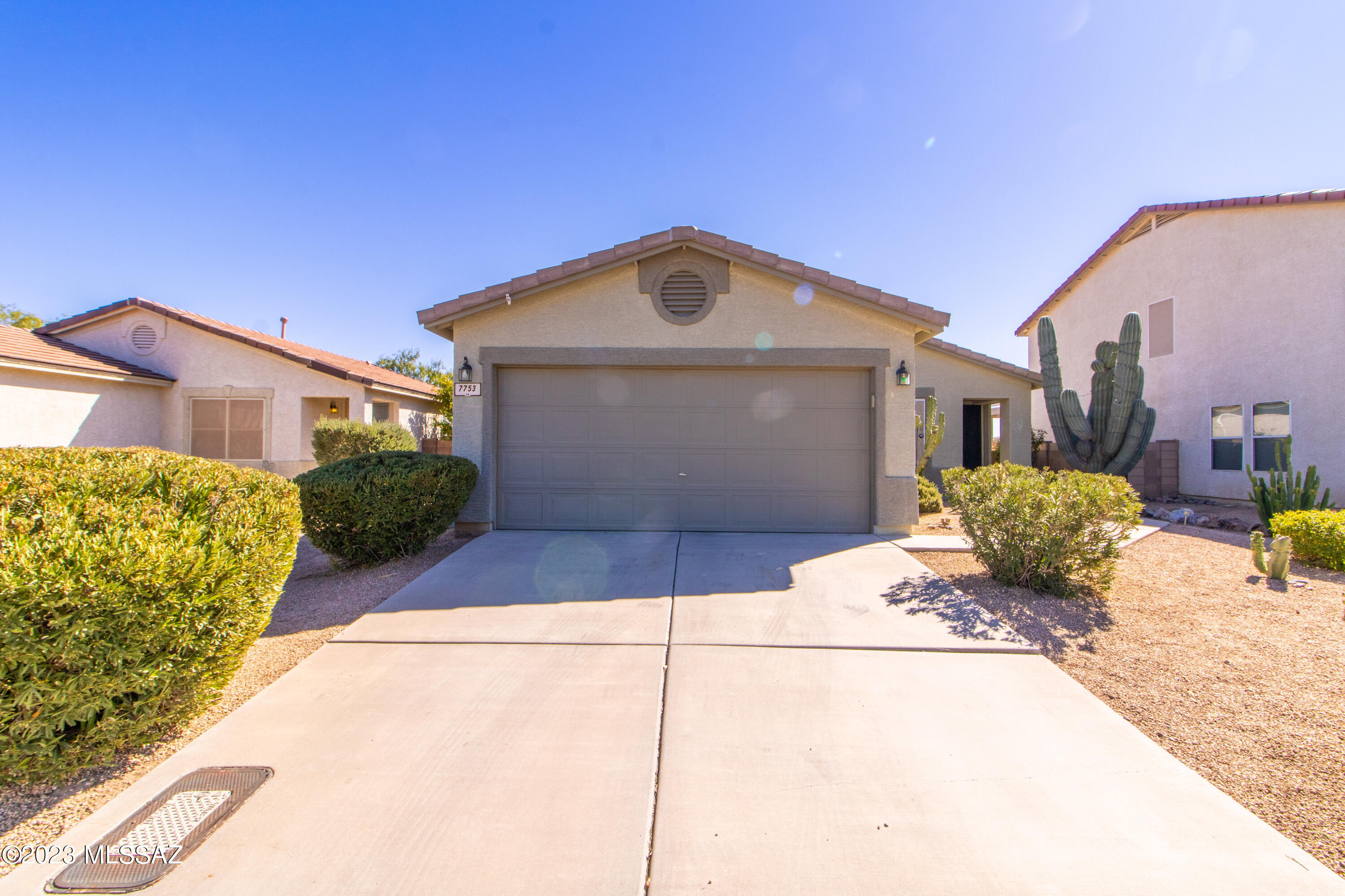 7753 West Oak Stream Road Tucson, AZ 85743 - Photo 2 of 18 IMG_7109