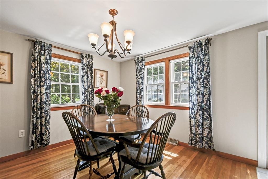 28 Skelton Road Burlington, MA 01803 - Photo 3 of 30 Gallery Image 3