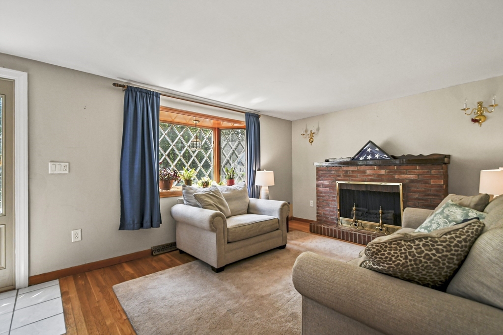 28 Skelton Road Burlington, MA 01803 - Photo 4 of 30 Gallery Image 4
