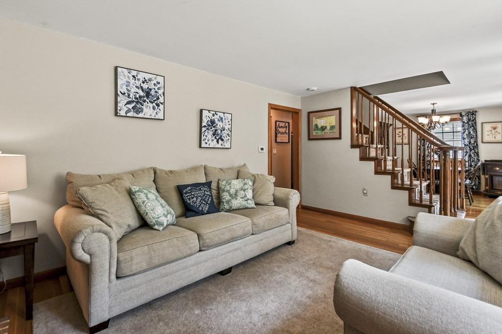 28 Skelton Road Burlington, MA 01803 - Photo 5 of 30 Gallery Image 5