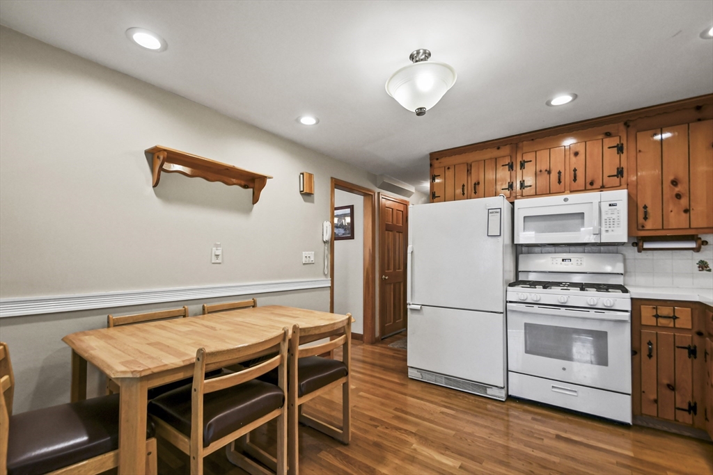 28 Skelton Road Burlington, MA 01803 - Photo 7 of 30 Gallery Image 7