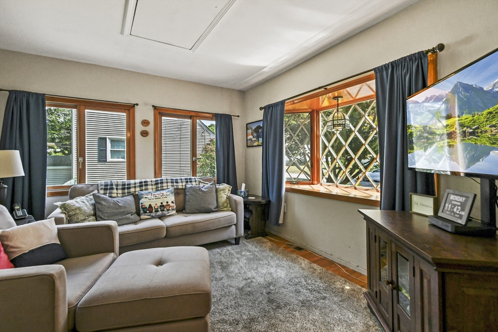 28 Skelton Road Burlington, MA 01803 - Photo 9 of 30 Gallery Image 9
