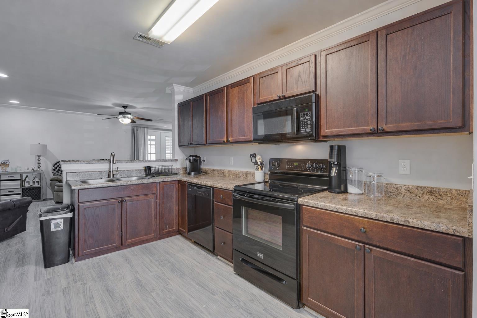 1122 East Lee Road Taylors, SC 29687 - Photo 4 of 30