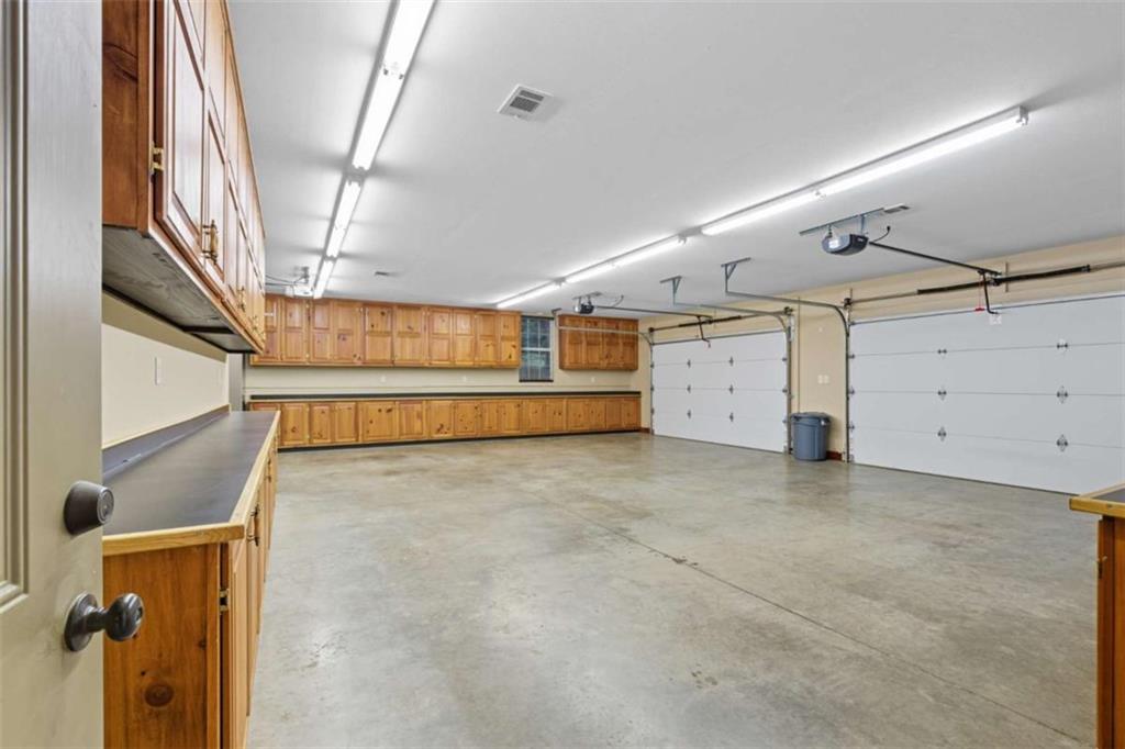 1091 Echota Road Clarkesville, GA 30523 - Photo 56 of 89 a view of a garage