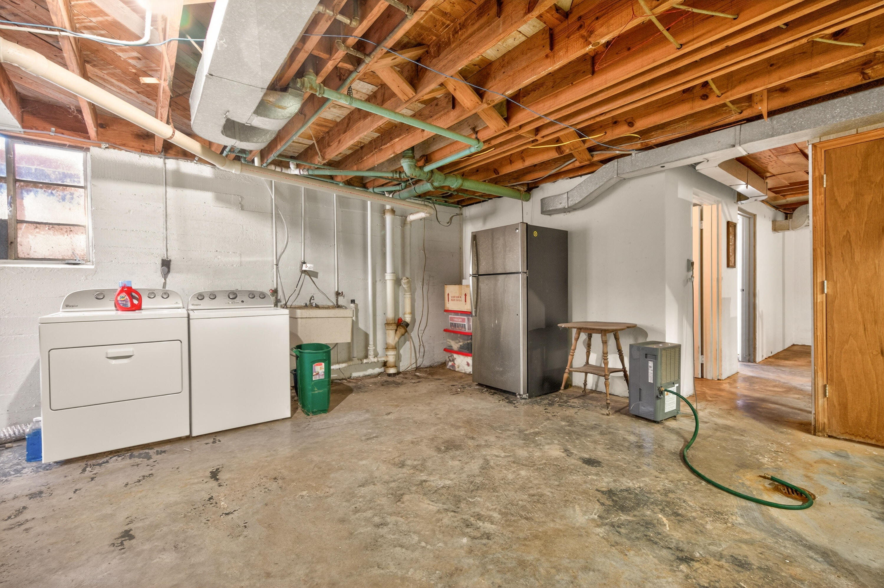 4322 Rosecrest Road Roanoke, VA 24018 - Photo 29 of 36 a utility room with dryer and washer