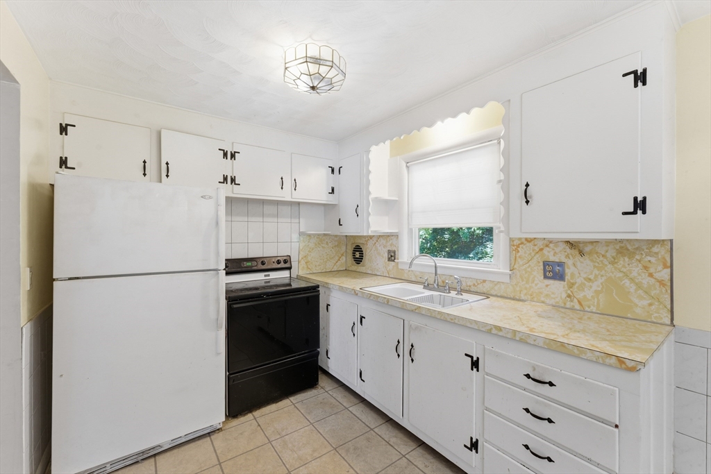 220 West Allen Ridge Road Springfield, MA 01118 - Photo 9 of 42