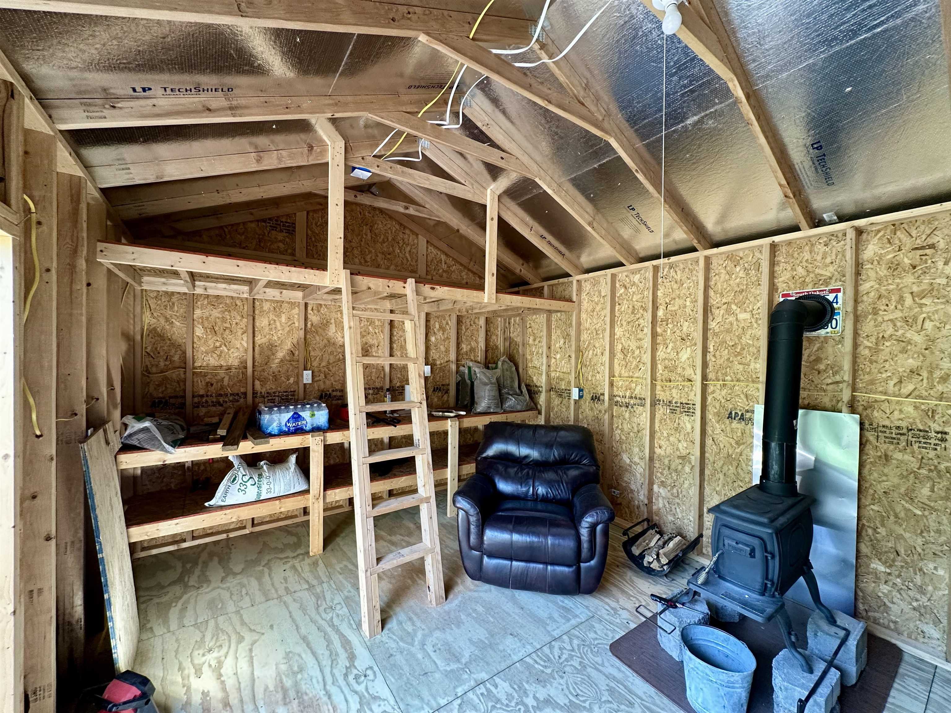 1137 Arl Bailey Road Finger, TN 38334 - Photo 34 of 40 a room with furniture