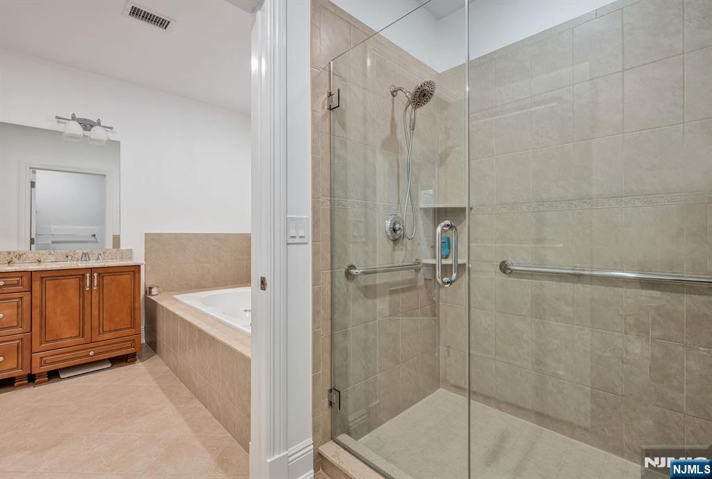 1302 Rio Vista Lane Northvale, NJ 07647 - Photo 14 of 39