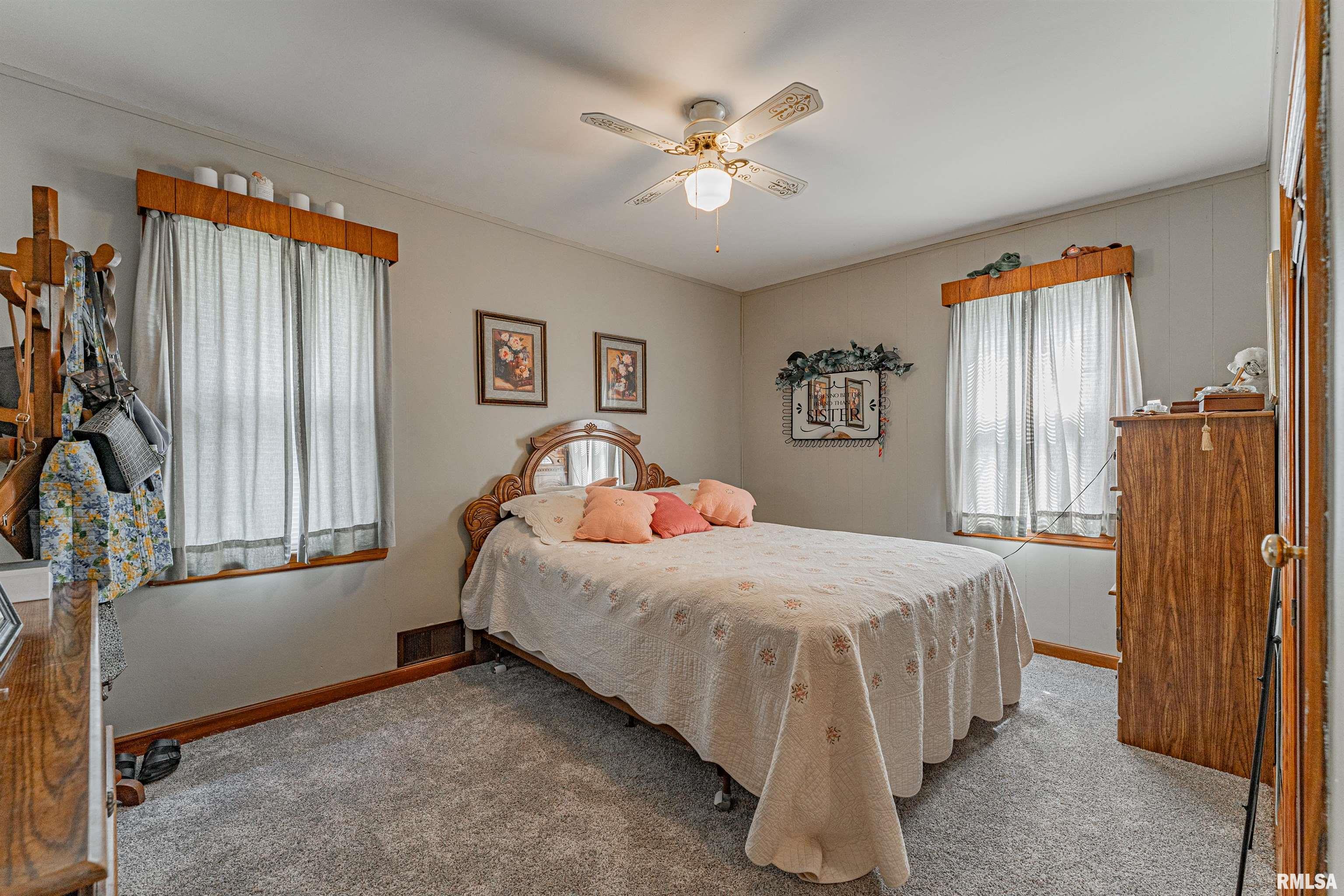 731 Palmer Avenue Lincoln, IL 62656 - Photo 13 of 36