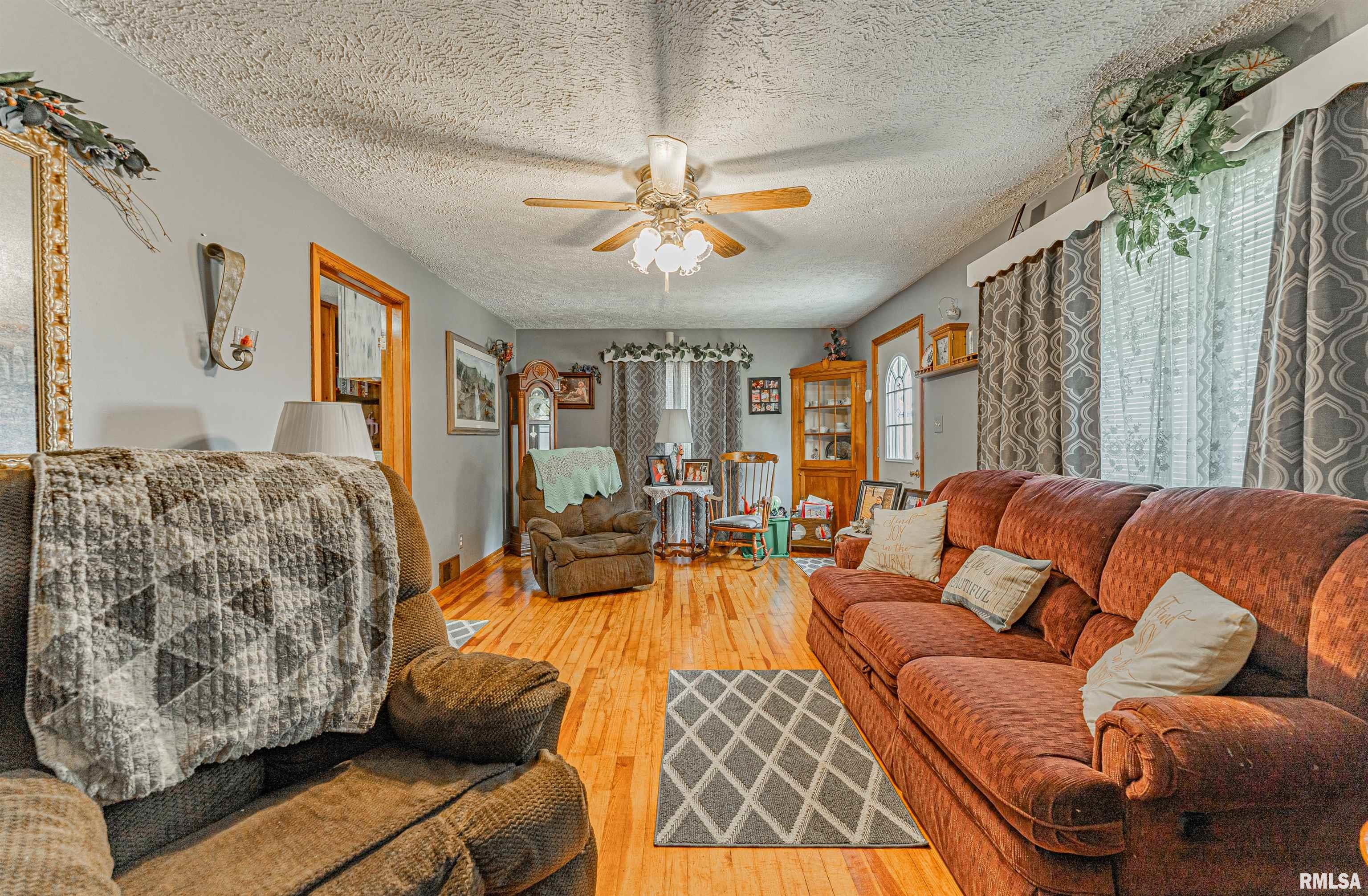 731 Palmer Avenue Lincoln, IL 62656 - Photo 9 of 36