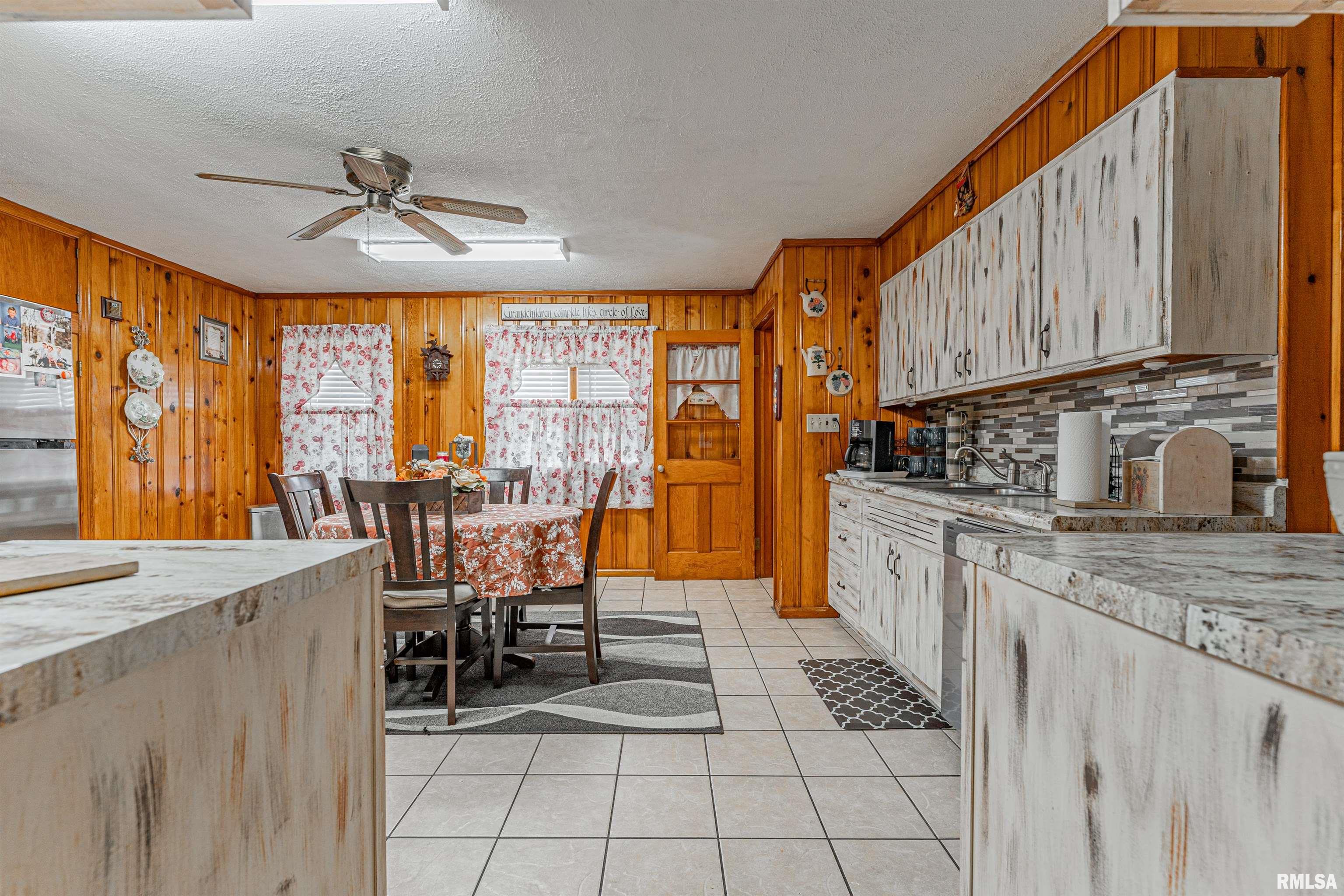 731 Palmer Avenue Lincoln, IL 62656 - Photo 10 of 36