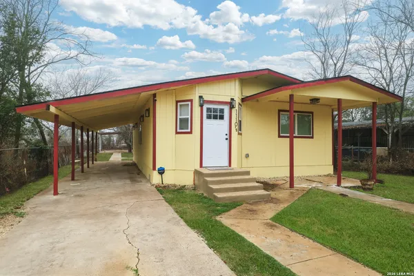 $1,450 | 1110 1/2 Avenue South, Hondo, TX 78861