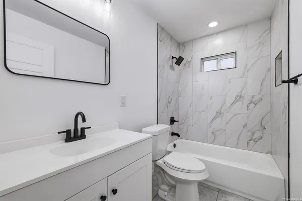 $1,450 | 1110 1/2 Avenue South, Hondo, TX 78861