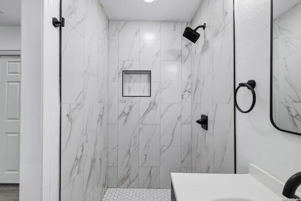 $1,450 | 1110 1/2 Avenue South, Hondo, TX 78861